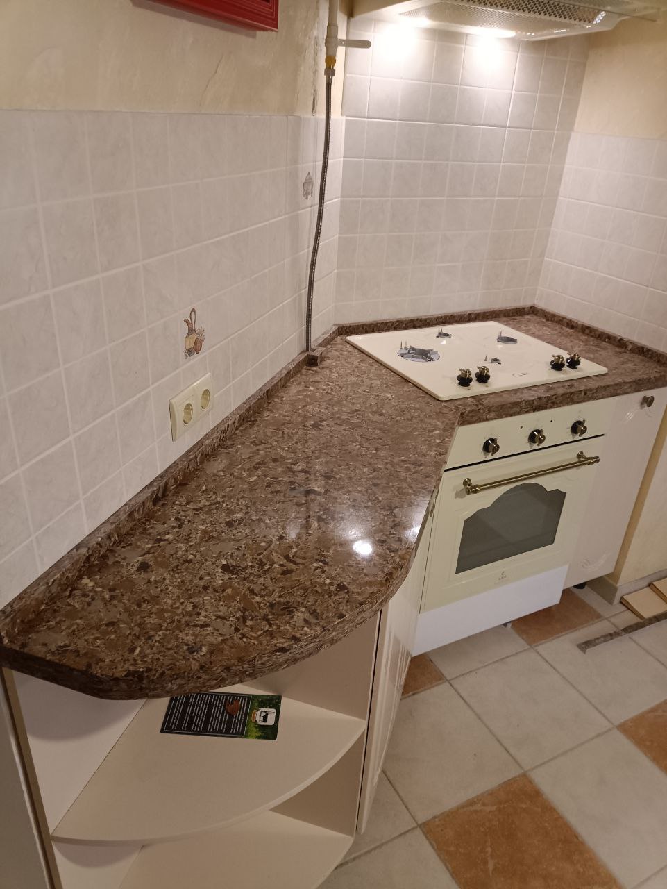 Готовая столешница из кварцевого агломерата Samsung Radianz Wilshire Amber WA389 — коричневый с мраморным рисунком, Одинцовский район